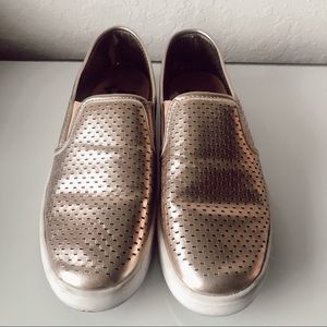 Rose metallic loafer